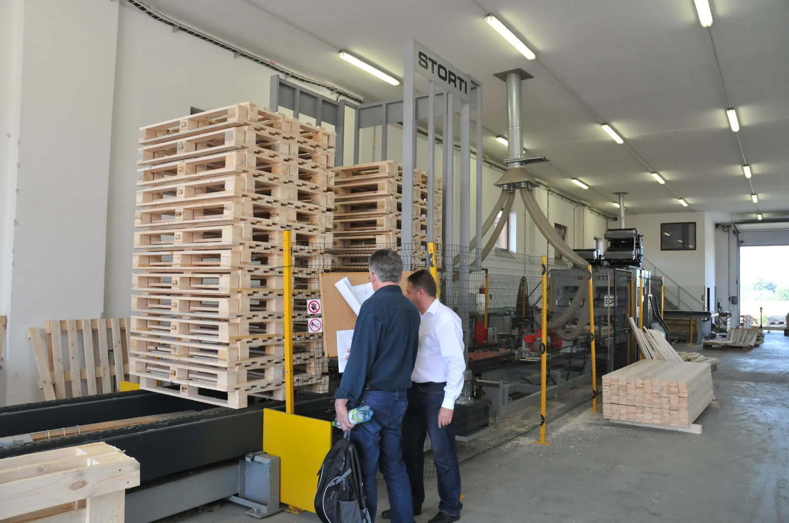 Automated wooden pallet manufacturing line at Pila Pasák