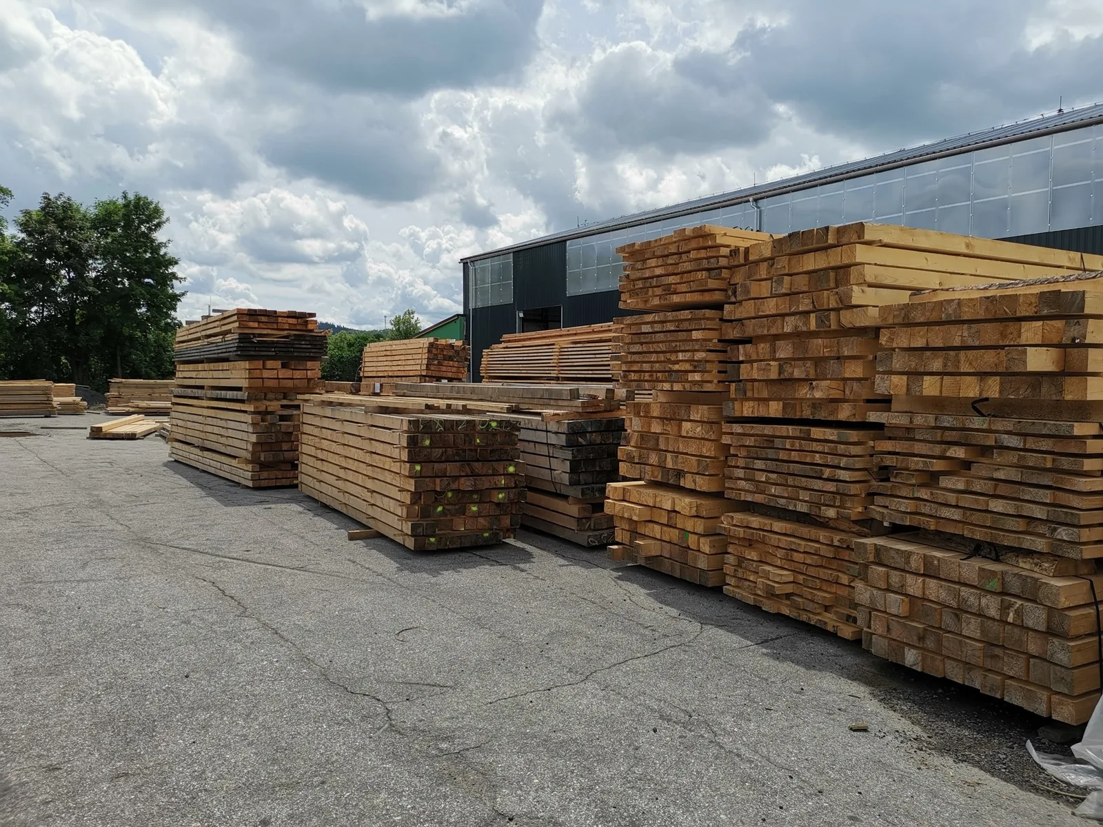 Stacks of sawn timber in the Pila Pasák production yard