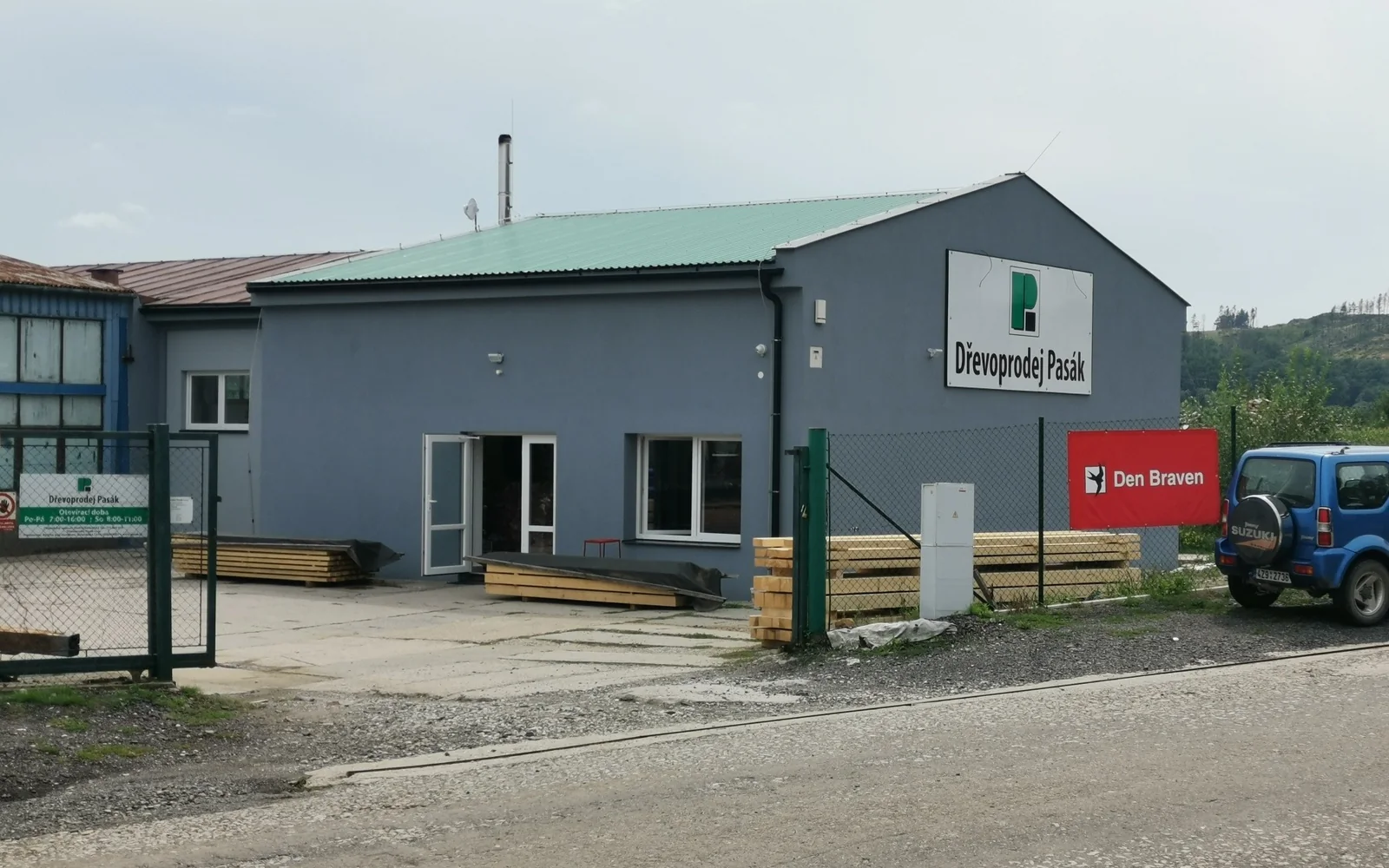 Dřevoprodej Pasák timber sales and production building